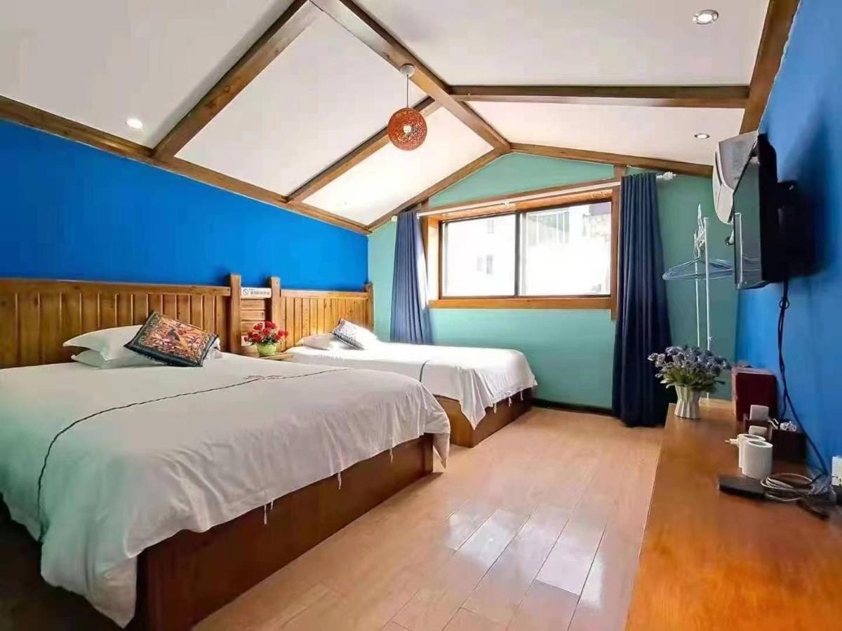 Zhangjiajie April Hostel Bagian luar foto