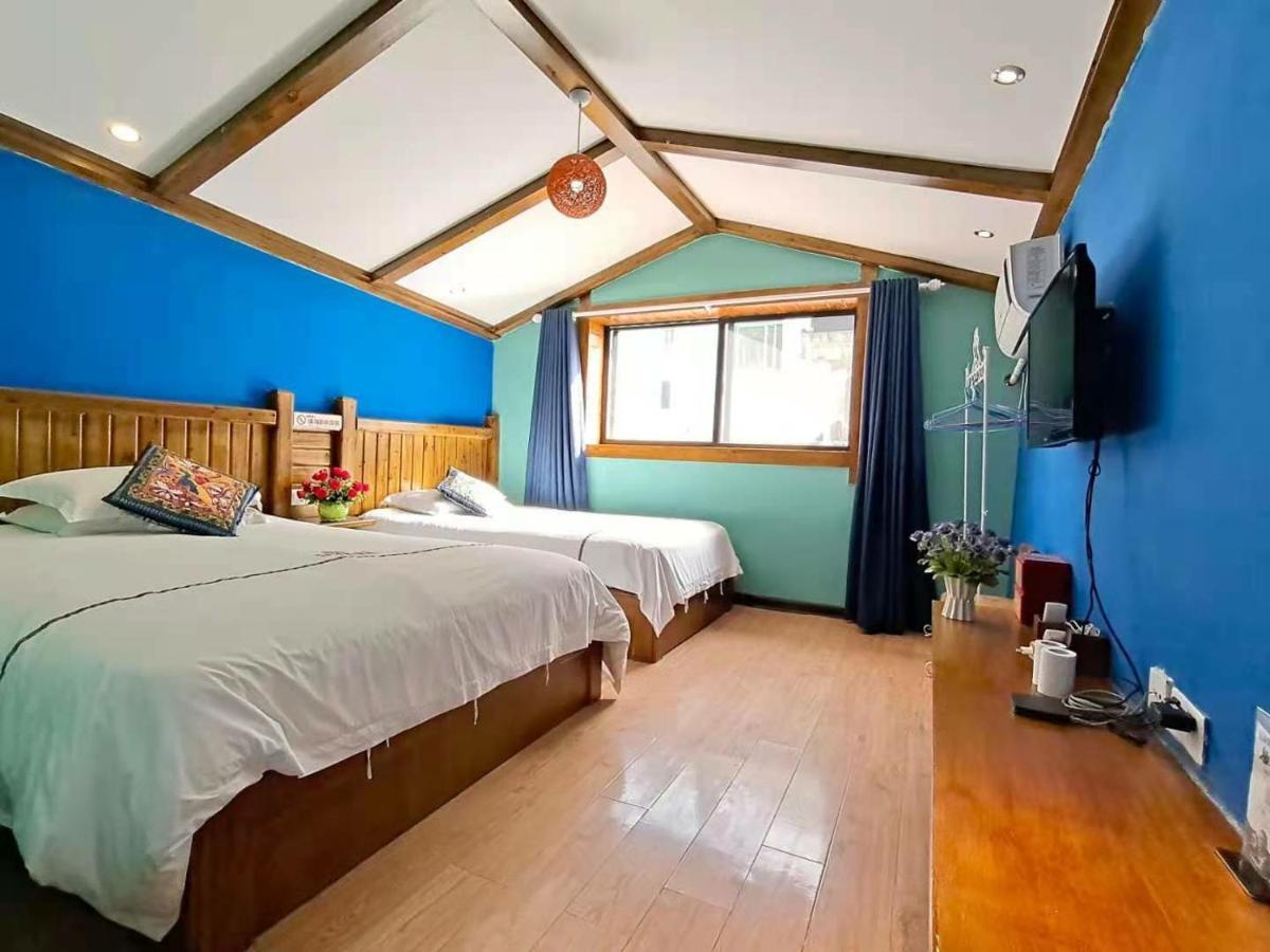 Zhangjiajie April Hostel Bagian luar foto