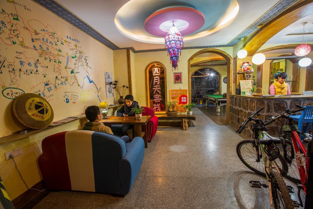 Zhangjiajie April Hostel Bagian luar foto